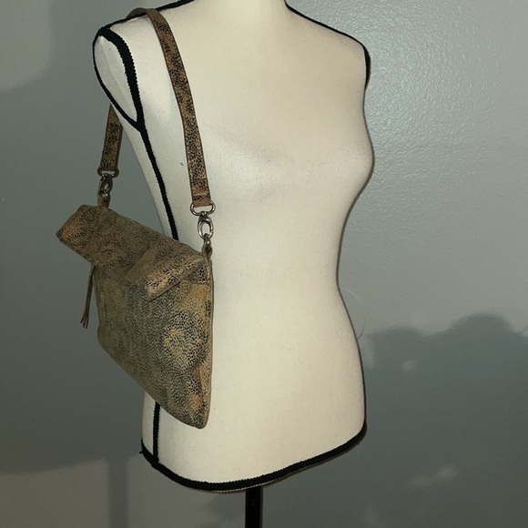 KATE LANDRY LEATHER SHOULDER BAG. - Picture 4 of 9